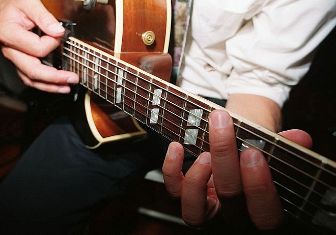 Bob Gagnon's fast fingers!